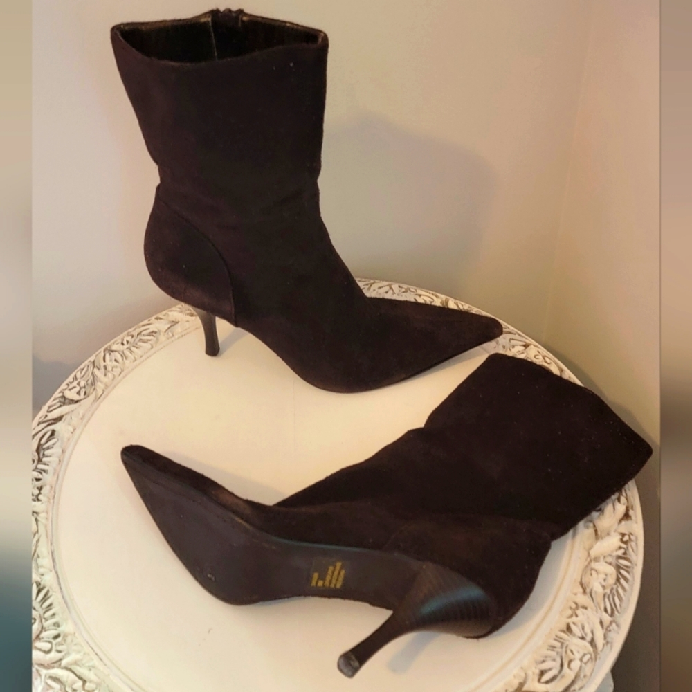 Elegant Dark Chocolate Brown Steve Madden Suede Ankle Boots